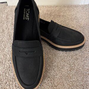 TOM’S Black Suede Cara Loafer NWOT Size 7